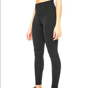 Lululemon Women’s yoga high rise align size 4 EUC